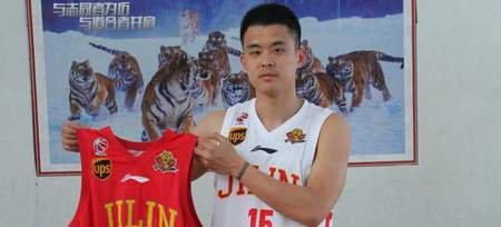 夏钰博加盟吉林队 90后男篮后卫终于回到东北老家效力了