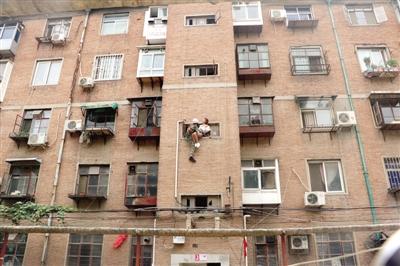 女孩轻生问“救这次能救一生”?警察:见一次救一次