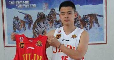 夏钰博加盟吉林队 曾效力浙江队出场24分钟得到7.6分2.3篮板