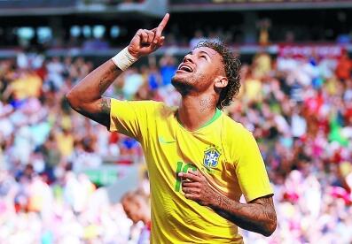 要去皇马了?内马尔复出 热身赛巴西2-0克罗地亚菲尔米诺建功