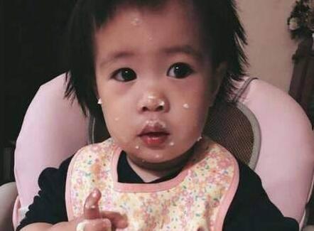 萌到爆！陶昕然女儿正面照曝光  网友：又想骗我生女儿系列