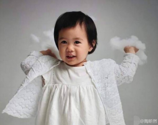 萌到爆！陶昕然女儿正面照曝光  网友：又想骗我生女儿系列