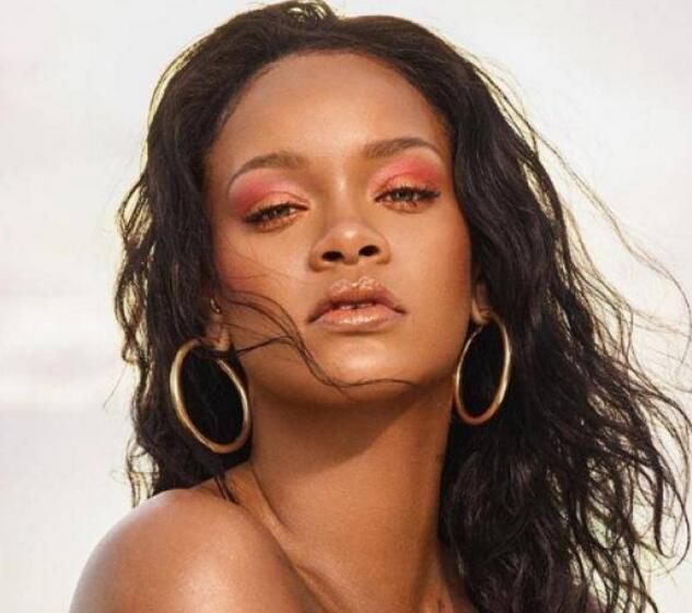 一首凉凉送给你！蕾哈娜被曝分手 令阿拉伯富商男友非常伤心