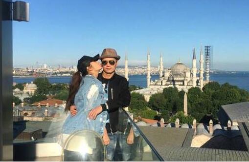 安以轩庆祝结婚一周年 与陈荣炼在土耳其吃美食、逛美景
