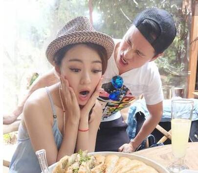 安以轩庆祝结婚一周年 与陈荣炼在土耳其吃美食、逛美景