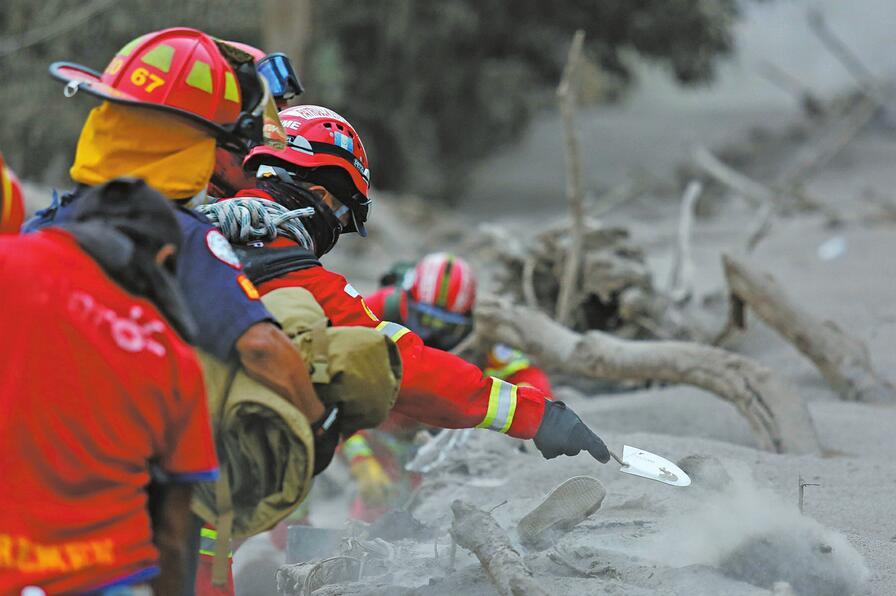 危地马拉火山喷发 遇难人数升至69人