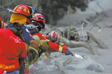 人间炼狱!危地马拉火山爆发69人亡 泥土中有动