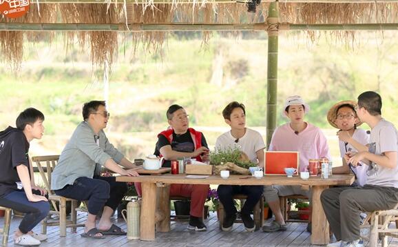 笑容灿烂！谢娜李诞同框 《向往》李诞成史上最“体弱”嘉宾