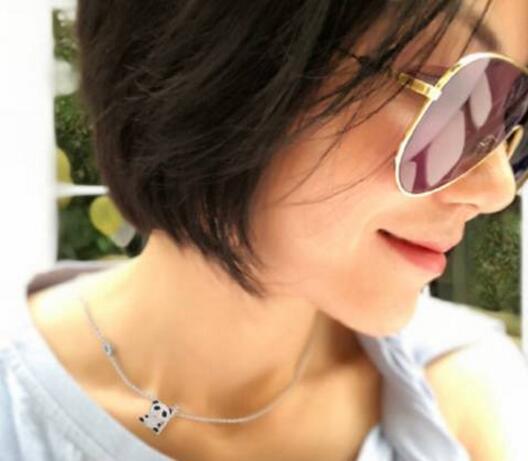 自带光环?王菲项链李嫣设计 