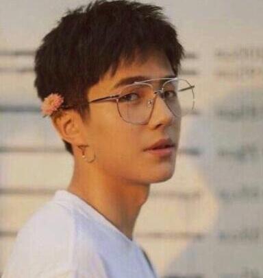 奇迹COSS !雷佳音刘昊然造型神相似 雷佳音“如花造型”竟然没有输