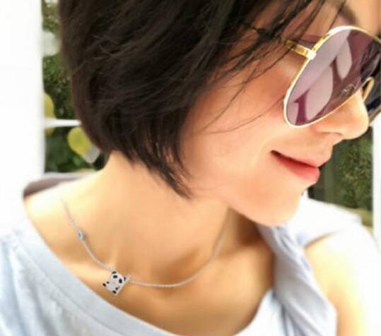 小细节！王菲项链李嫣设计 母女同款熊猫项链引半个娱乐圈跟随