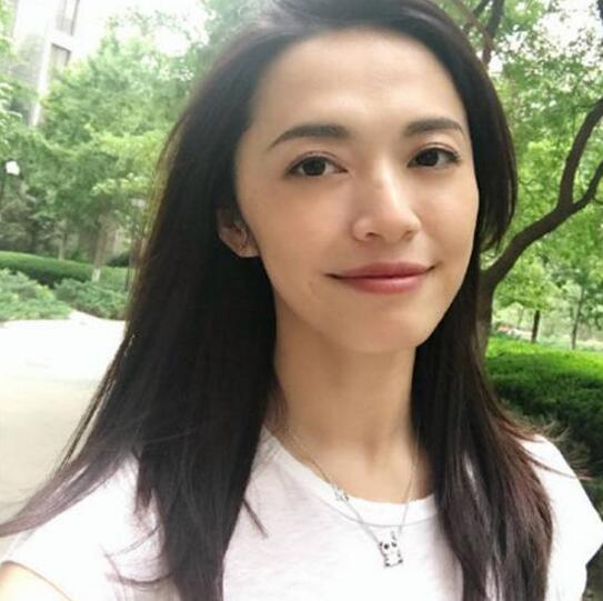 小细节！王菲项链李嫣设计 母女同款熊猫项链引半个娱乐圈跟随