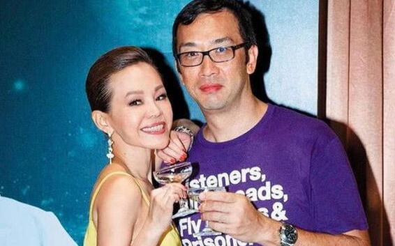 早有预兆？彭佳慧离婚传闻不胫而走 彭佳慧被曝与鲜肉十指相扣