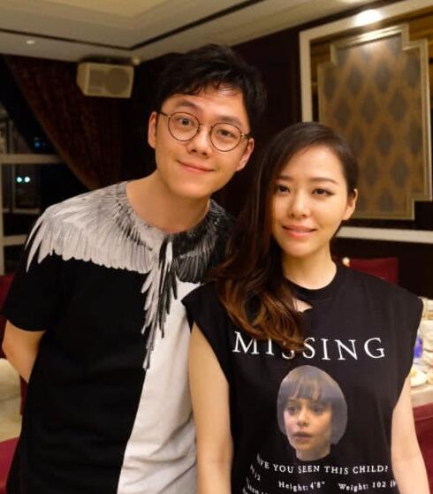 就是不吐口？张靓颖被曝获接机 和绯闻男友同坐一辆车离开