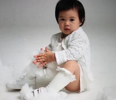 萌翻!陶昕然女儿正面照 “核桃”大大的眼睛漆黑明亮唇形格外漂亮