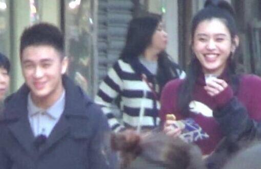 少女感十足!何猷君奚梦瑶同框 多次秀恩爱却一直不公开恋情