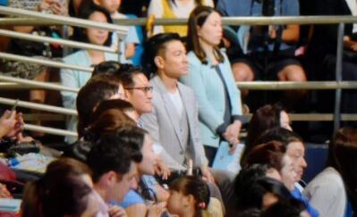 全家登场!刘德华女儿毕业礼 朱丽倩现身被指“有孕妇的感觉”