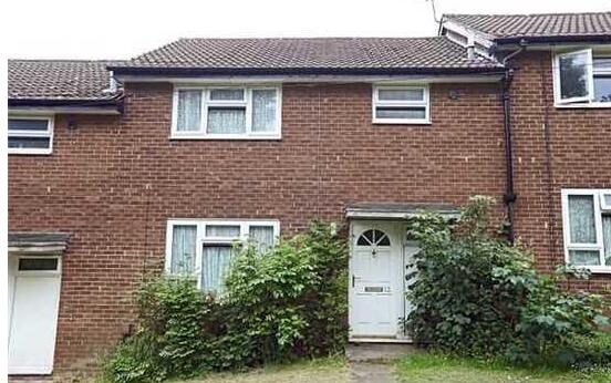 英少年被亲妈饿死 世时体重仅有37公斤严重营养不良