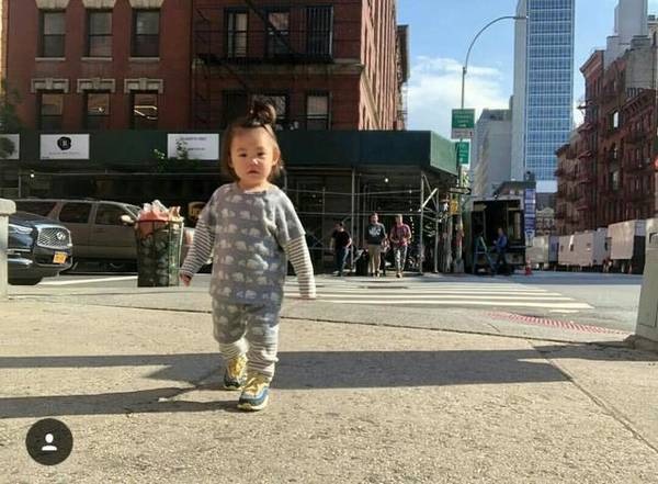 炫娃狂魔！陈冠希晒女儿 软萌软萌的Alaia迷倒了一众网友