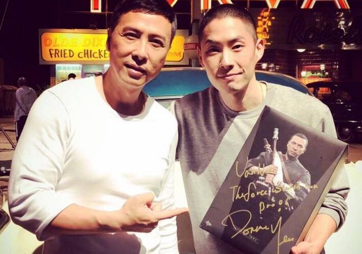 吴建豪剧组追星? 吴建豪甄子丹合影 流行花园美作原来是这种boy