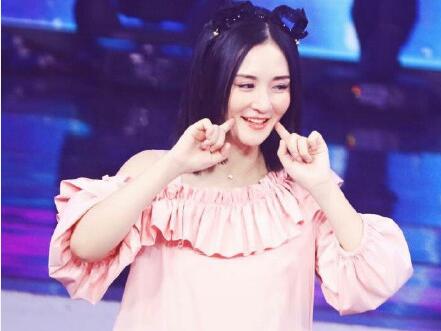 太阳女神拼了!谢娜马甲线flag 如果没成功直播道歉是