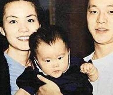 罕见！王菲旧照曝光 模样清纯脸上还带有婴儿肥大眼睛灵气十足