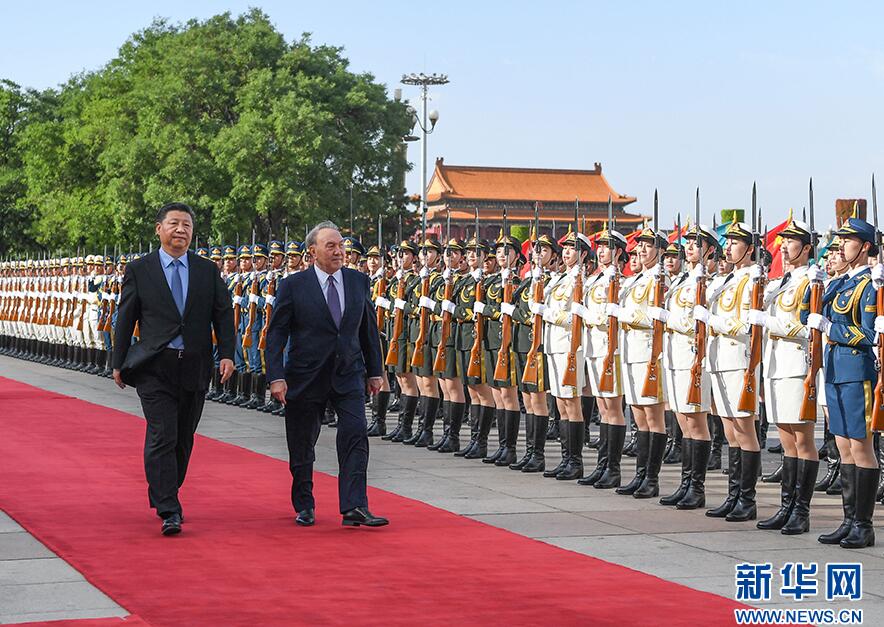 习近平同哈萨克斯坦总统纳扎尔巴耶夫举行会谈