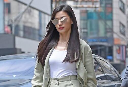 最美辣妈！36岁全智贤生二胎后首亮相 腰部与下身稍显臃肿