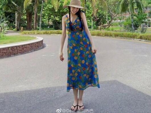 夏日香气！橘子女孩迪丽热巴 胖迪用显瘦长裙隐藏吃货属性