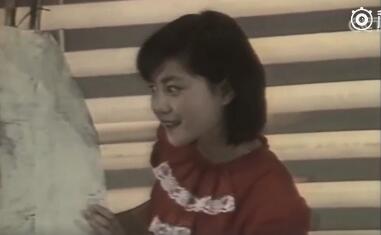 王菲旧照曝光 16岁王菲六一儿童节晚会演唱《小百灵之歌》