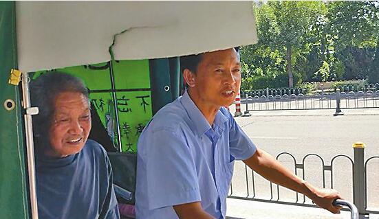 蹬三轮3500公里只为父亲的一句话 贵州男子历时60天载父亲逛北京途经山东收获满满感动