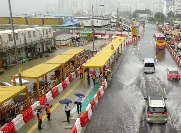放假了!香港红色暴雨警告 教育局:学校须保持校