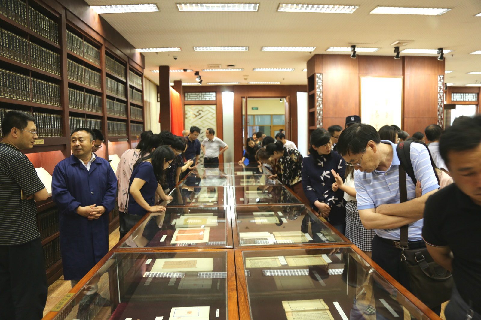 山东省图书馆搞了件大事情！大量珍贵古籍展出