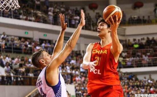 双国家队引争议声不断 中国男篮年底合并 红蓝