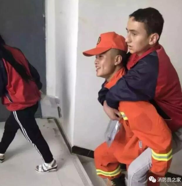 致敬!2018年最美逆行者的感人瞬间,请为他们点赞!