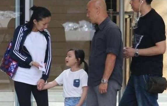 刘德华女儿正面 一点都不像别的明星家孩子什么都要名牌很接地气
