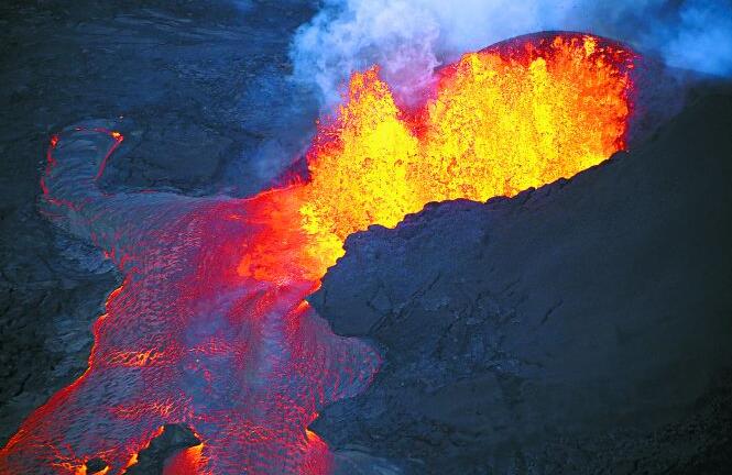 夏威夷的火山喷出宝石雨 这次灾害的损失看来