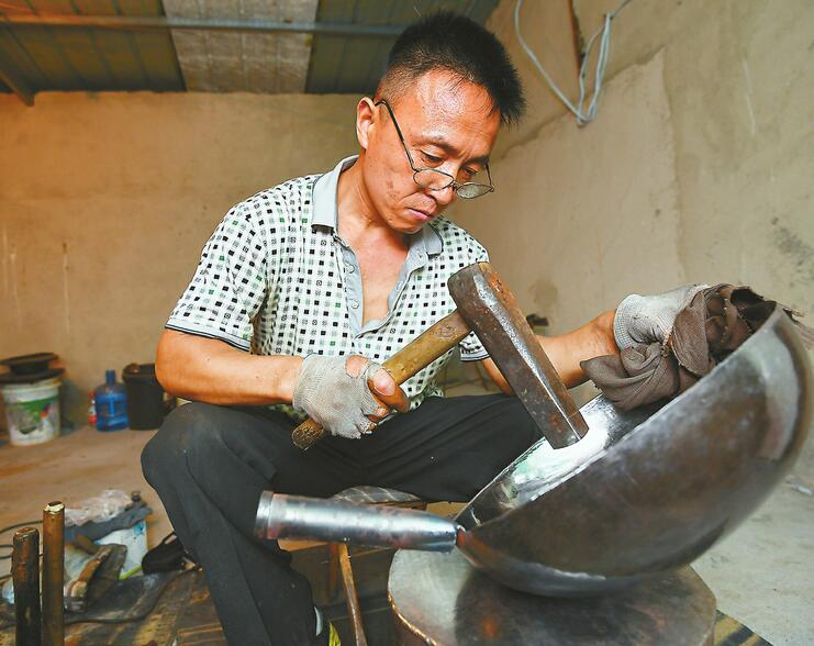 要买舌尖上的网红锅，明天章丘见 “臻三环”手工铁锅旗舰店18日在章丘开业