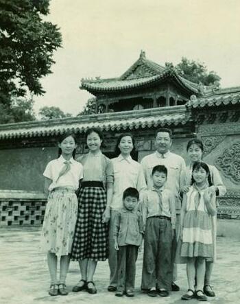 致父亲——习近平与父亲的家国情