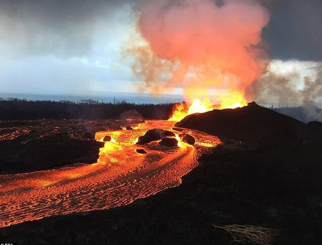 这就是个聚宝盆啊!夏威夷火山喷出宝石雨 买钻