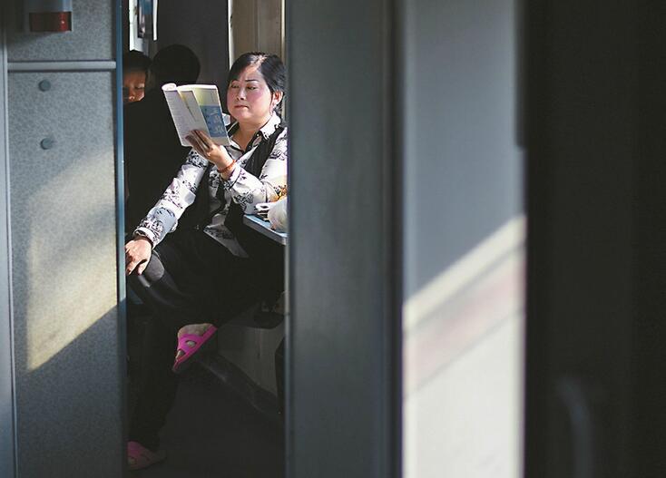 济沪间高铁密集普客列车仍受宠 