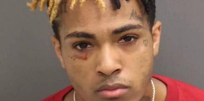 在摩托店门口被击中美说唱歌手xxxtentacion中疑似身亡