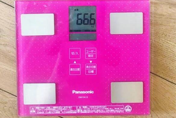 升级成父母！杜若溪产女 严屹宽微博晒宝宝脚印（图）