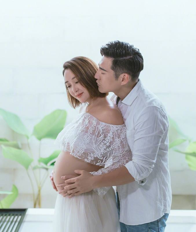 杜若溪产女 恭喜严屹宽晋升奶爸：离参加《爸爸去哪儿》不远啦！