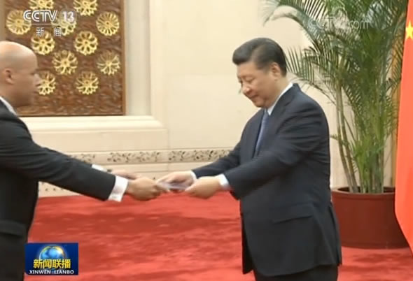 习近平接受十三国新任驻华大使递交国书