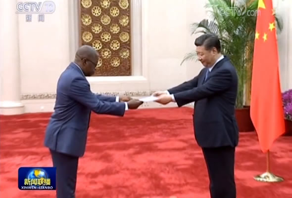 习近平接受十三国新任驻华大使递交国书