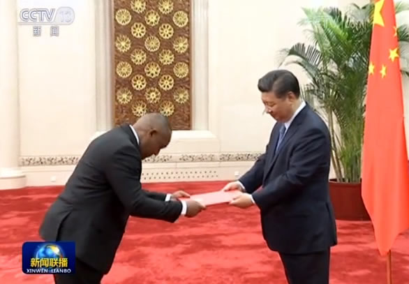 习近平接受十三国新任驻华大使递交国书