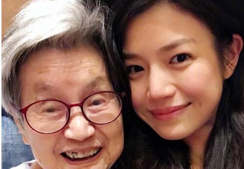 他乡遇故人!陈妍希首见姑婆 回忆父辈经历坎坷