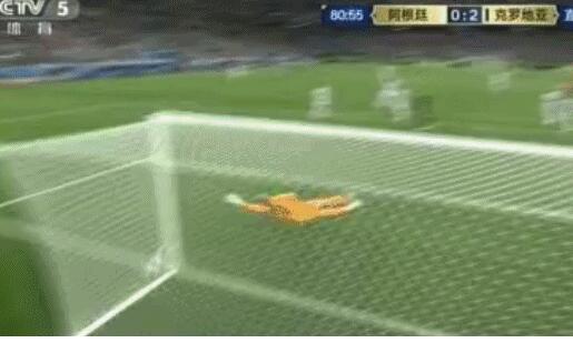 老铁很扎心！马拉多纳咬手指为阿根廷祈祷 出线告急梅西全场隐身