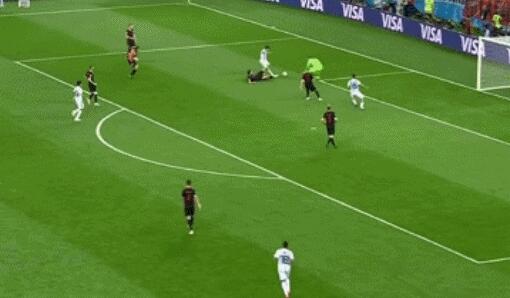 老铁很扎心！马拉多纳咬手指为阿根廷祈祷 出线告急梅西全场隐身